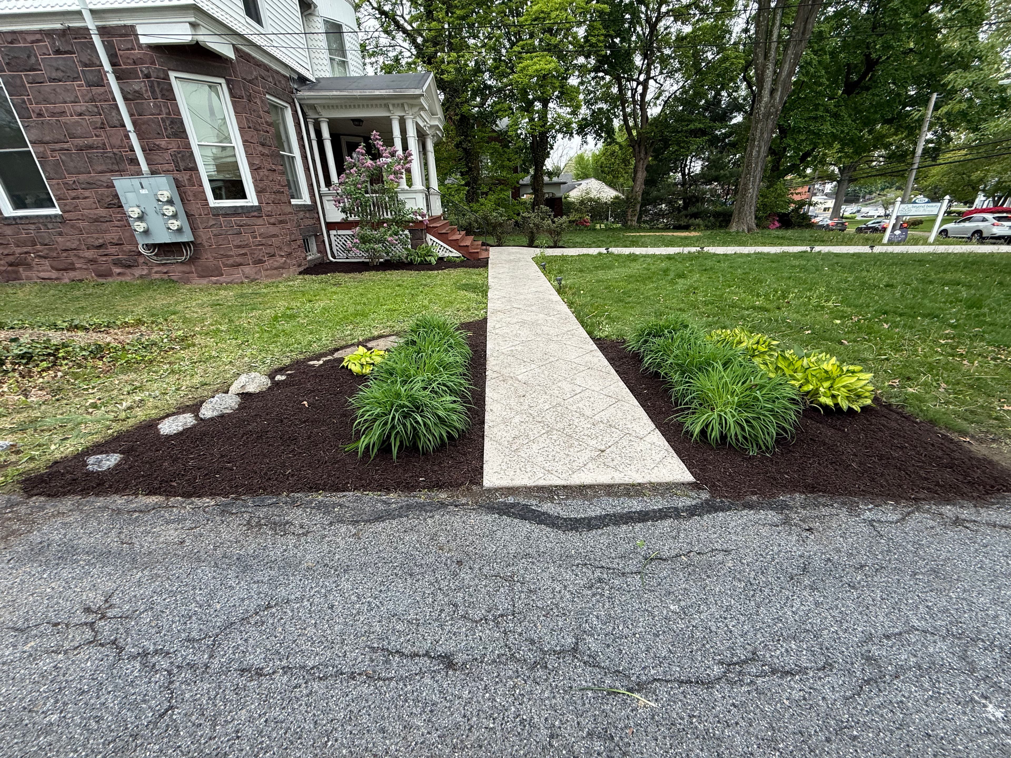 Project Fresh Mulch That Makes a Victorian Home's Curb Appeal Pop image