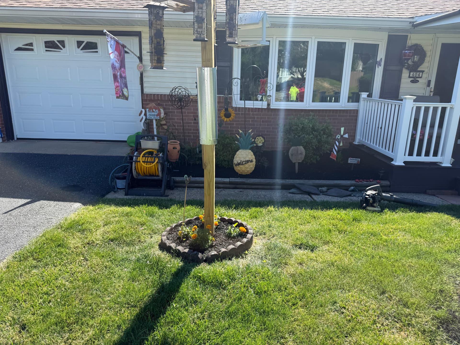 Gallery photos for Fresh Mulch Makes Yard Ornaments and Statues Pop: Image #7