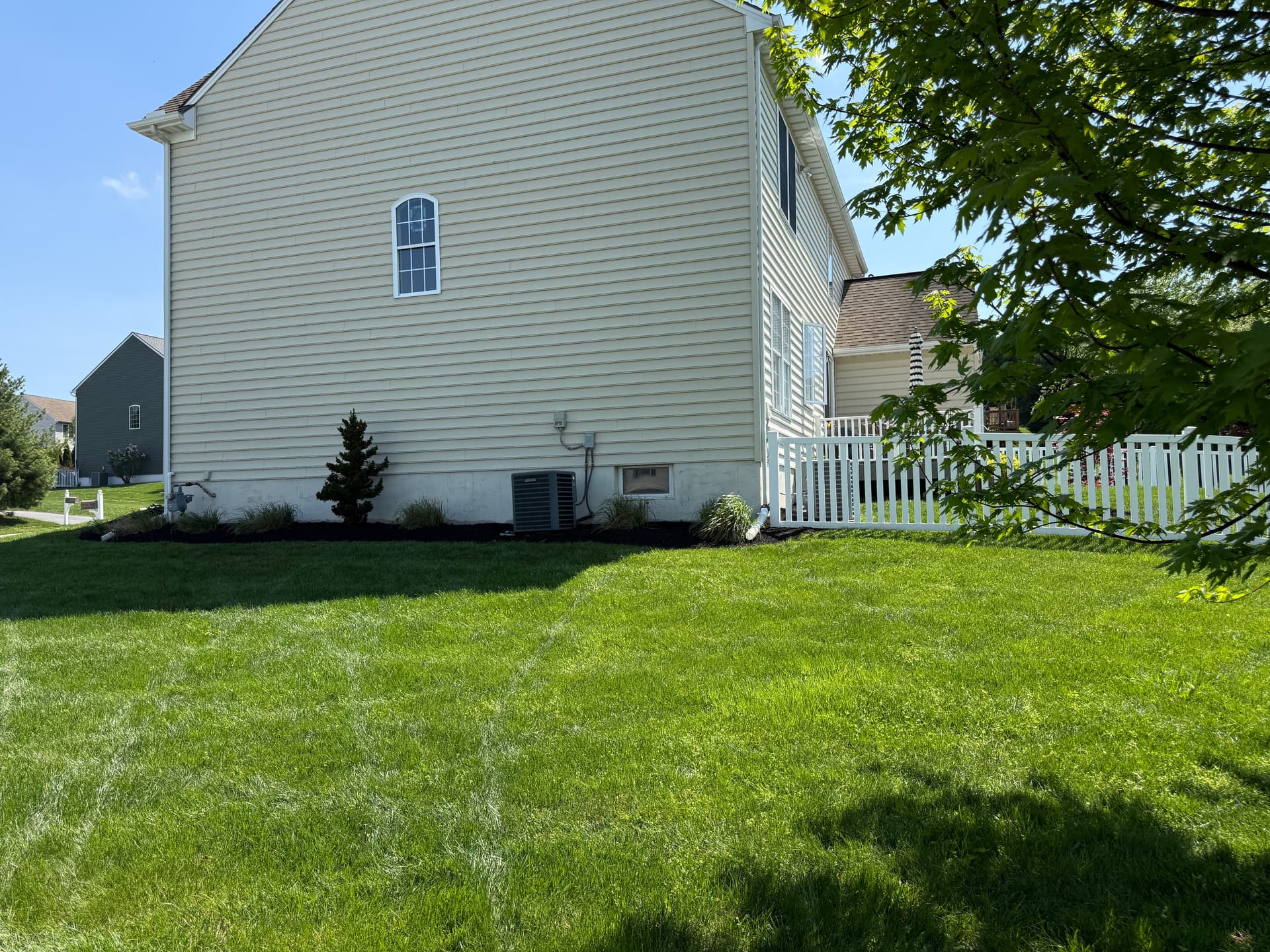 Gallery photos for Fresh Mulch and Lawn Mowing That Took This Property to Another Level: Image #5