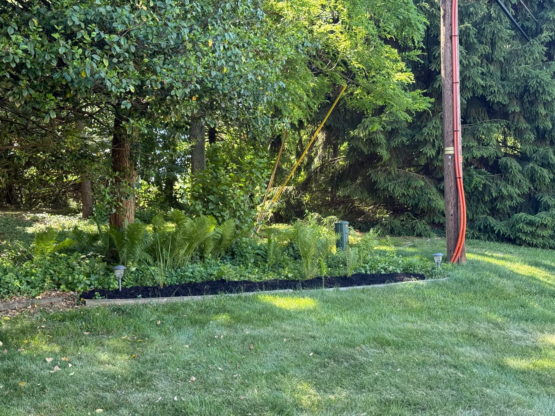 Gallery photos for Fresh Mulch Makes Yard Ornaments and Statues Pop: Image #3