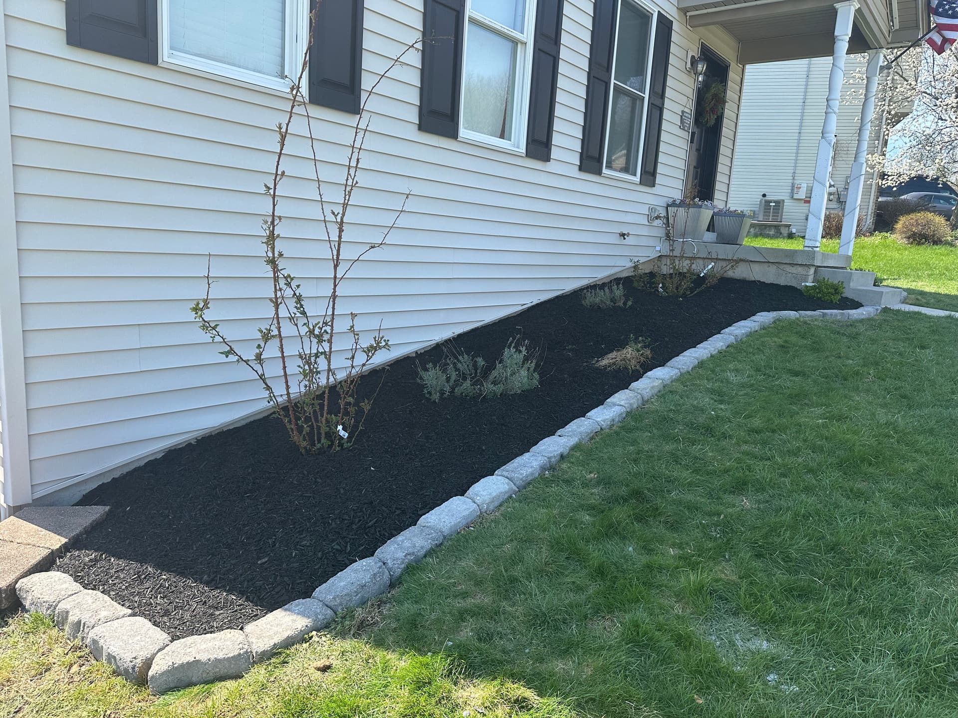 Gallery photos for Front Yard Stone Bed Build with Paver Border and Black Mulch: Image #2