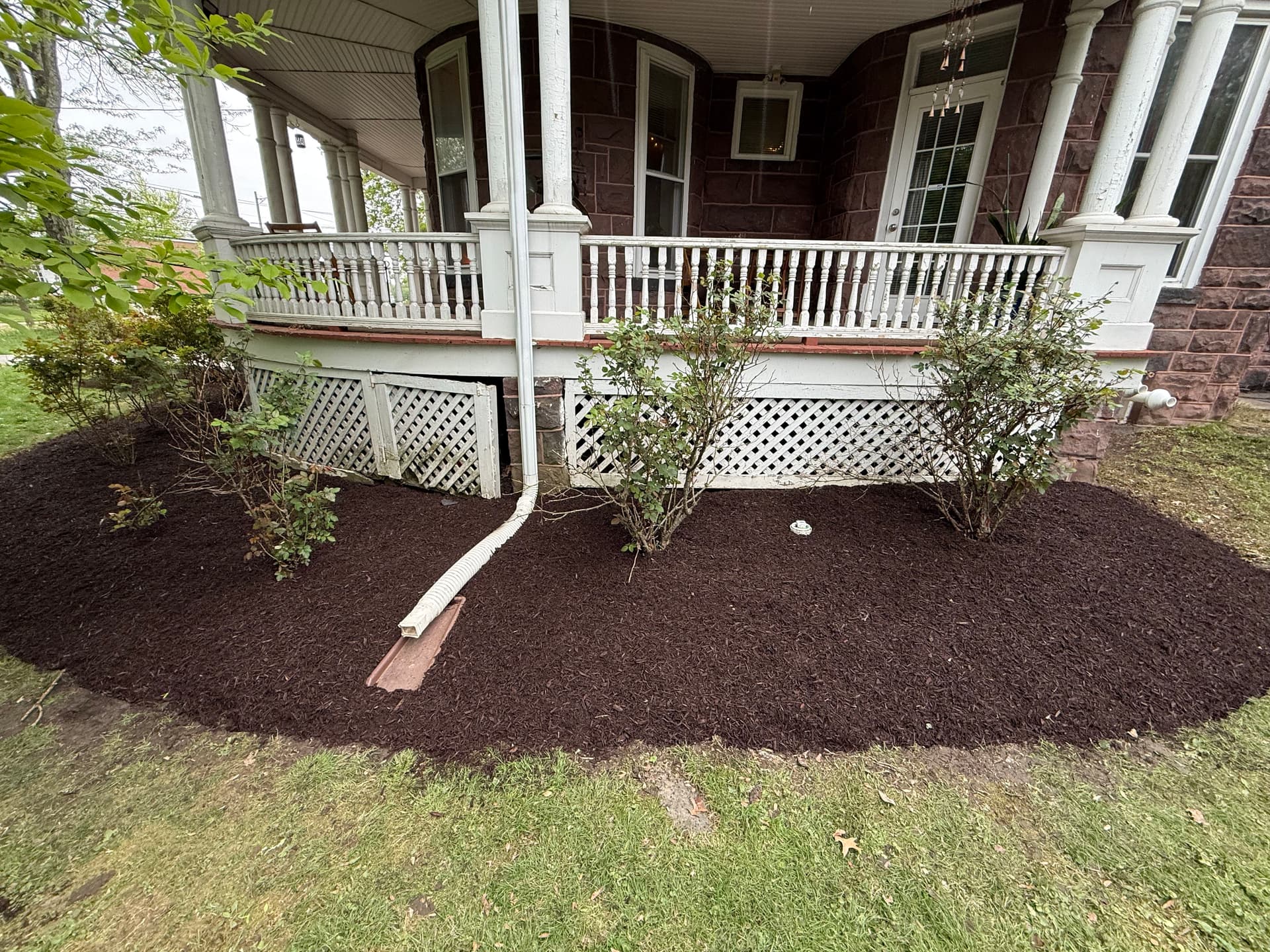 Gallery photos for Fresh Mulch That Makes a Victorian Home's Curb Appeal Pop: Image #3