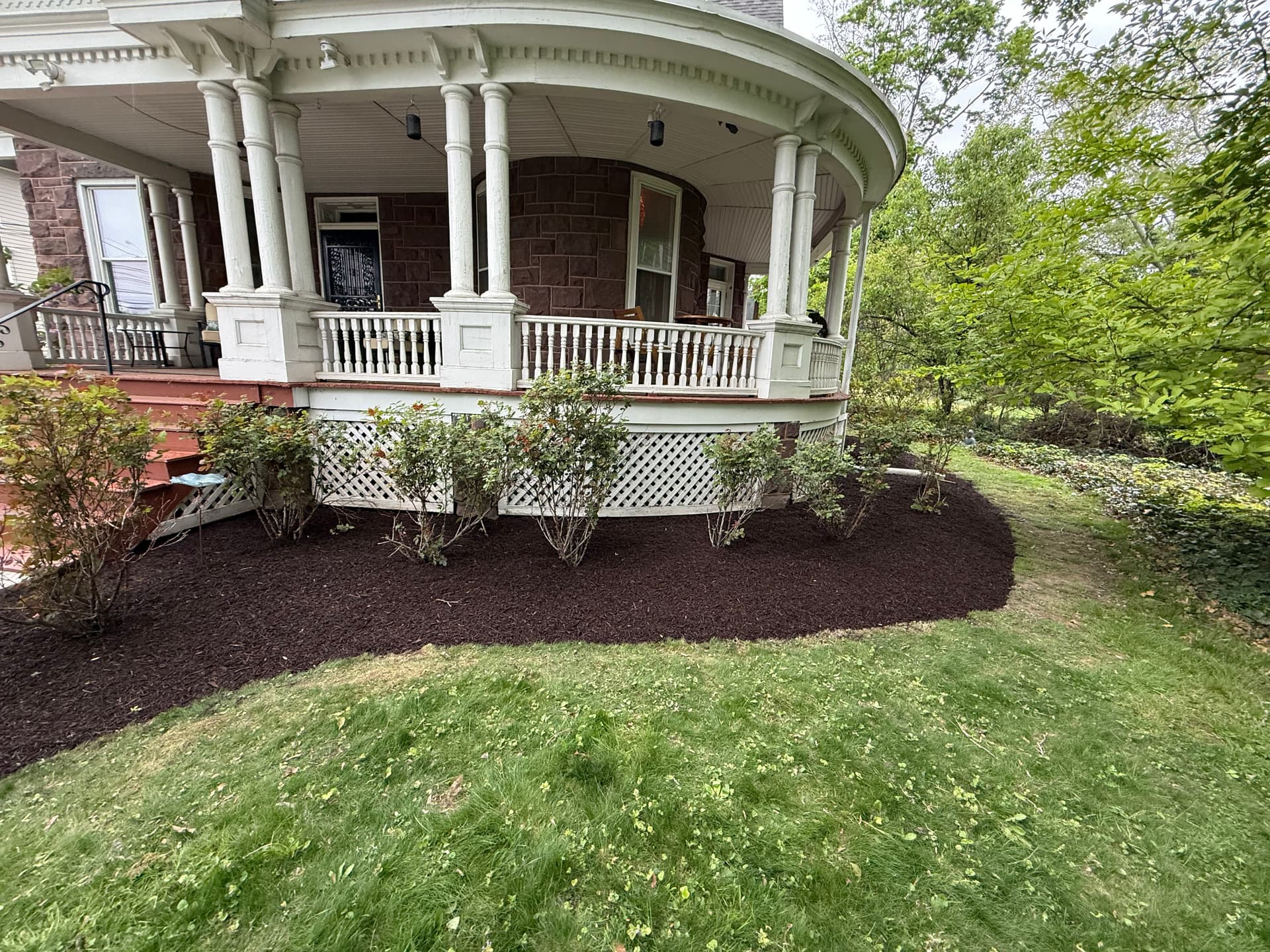 Gallery photos for Fresh Mulch That Makes a Victorian Home's Curb Appeal Pop: Image #2