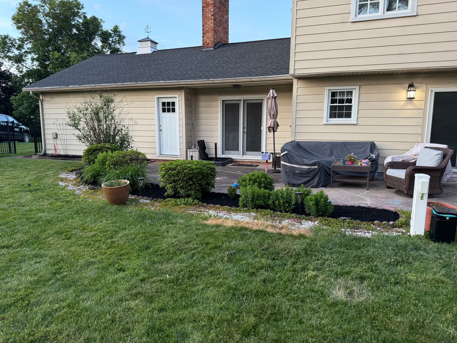 Gallery photos for Black Mulch Refresh That Makes the Whole Yard Look Sharp: Image #4