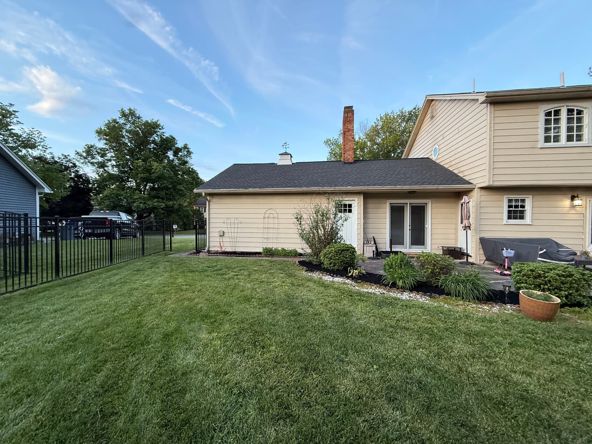 Gallery photos for Black Mulch Refresh That Makes the Whole Yard Look Sharp: Image #5