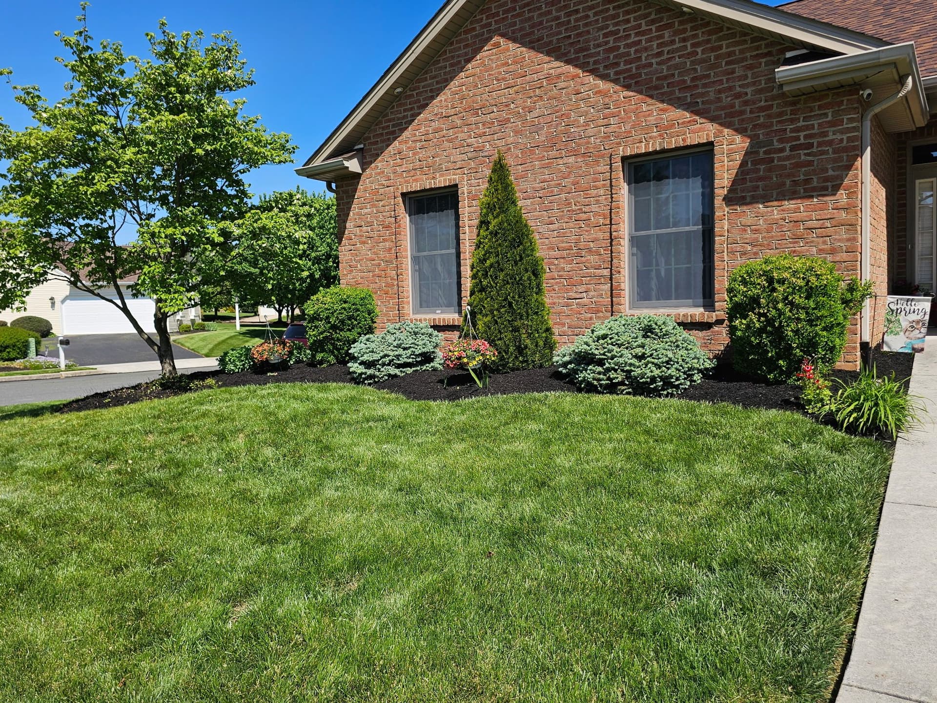 Gallery photos for Fresh Mulch, Clean Edges, Zero Weeds Left Behind: Image #6