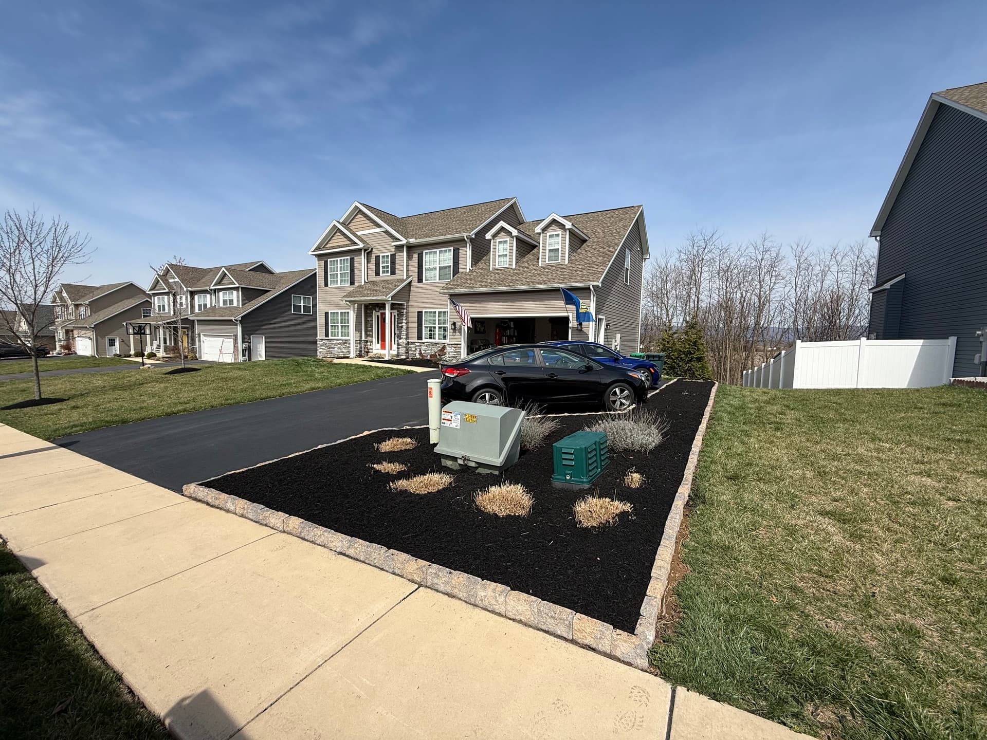 Gallery photos for Mulching and Hardscaping Excellence in Backyard Spaces: Image #7