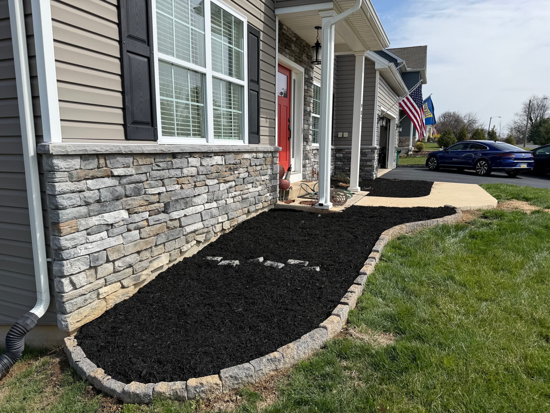 Gallery photos for Mulching and Hardscaping Excellence in Backyard Spaces: Image #6