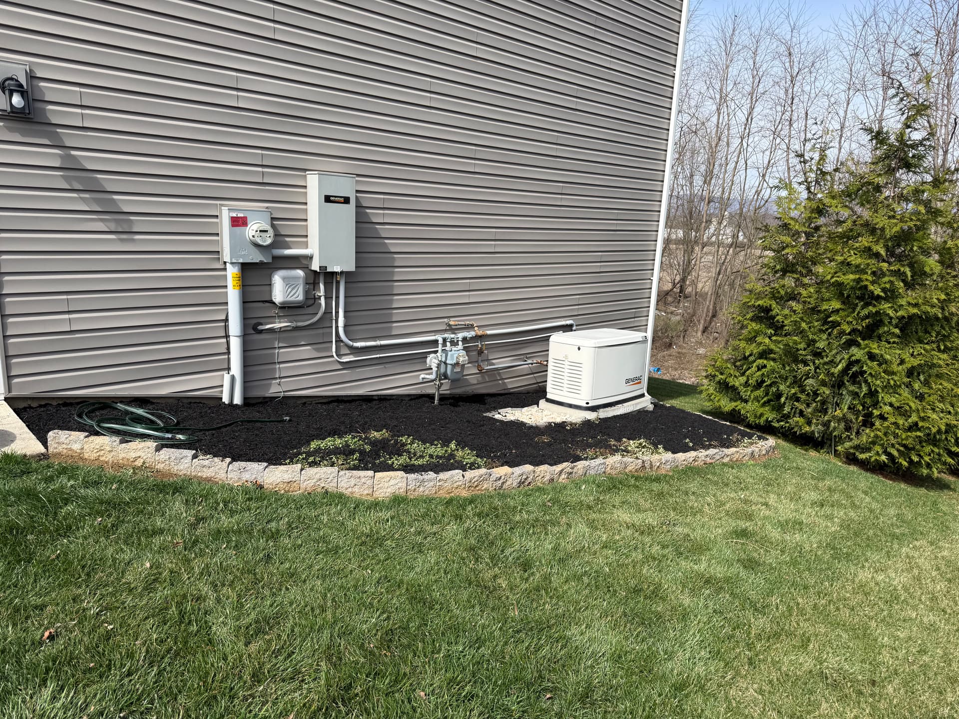 Gallery photos for Mulching and Hardscaping Excellence in Backyard Spaces: Image #8